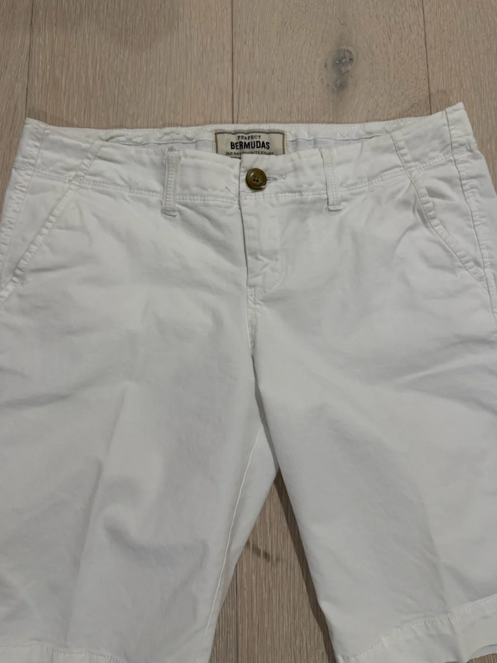 Old Navy Perfect Bermudas White Cotton Shorts